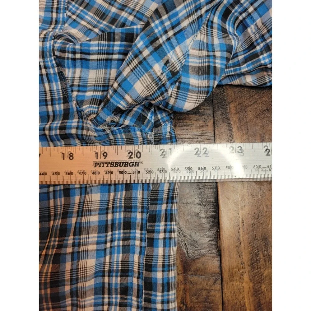 The North Face Plaid Button Down Mens M Blue Excellent Short Sleeve Hiking Shirt
